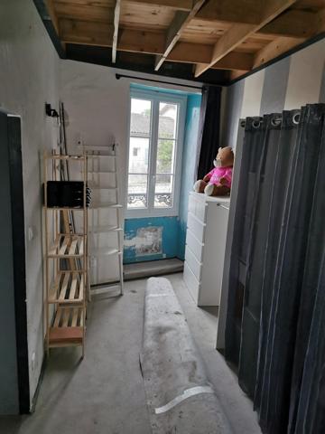 Maison de ville avec jardin .