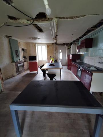 Maison de ville avec jardin .