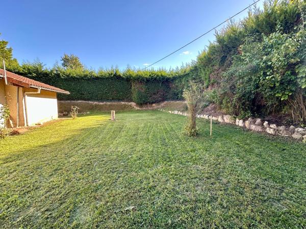 Maison T5 d'environ 100m² avec combles aménageables, dépendance non attenante sur un terrain de 4300m² en totalité.