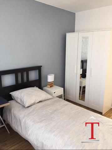 Chambre meublée en colocation