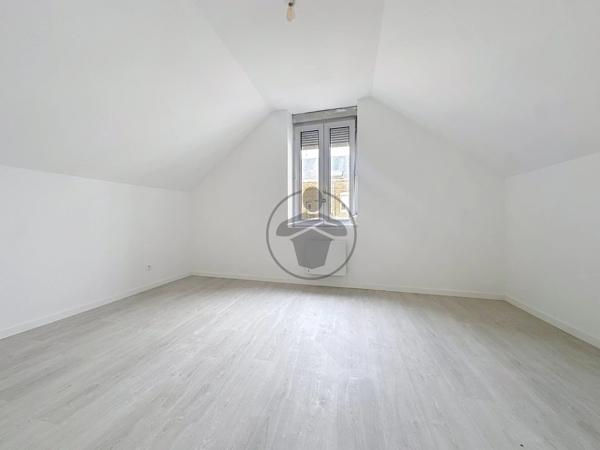 Vente                                                      Maison de ville
                        
                     4 pièces                      58 m2                     à Saint-Quentin