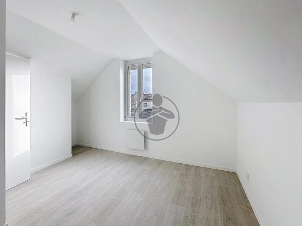 Vente                                                      Maison de ville
                        
                     4 pièces                      58 m2                     à Saint-Quentin