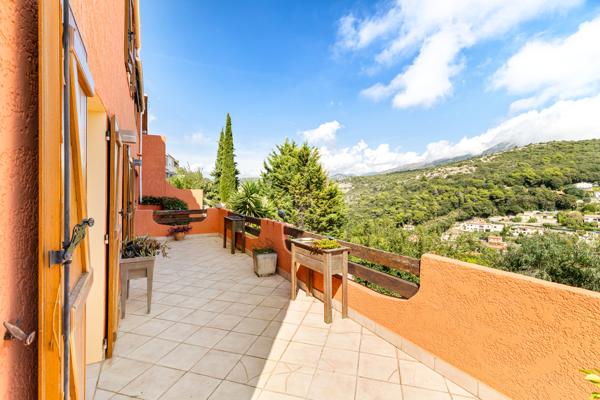 LA TURBIE – VILLA AVEC PISCINE & VUE IMPRENABLE
