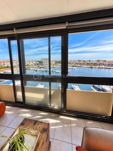 La coudalère 
Appartement de type duplex bénéficiant d'une splendide vue sur la marina et l'étang 
Son véritable atout? Une loggia fermée face à la marina idéale pour profiter du panorama en toute saison ... et admirer chaque soir de magnifiques couchers de soleil
Situé au deuxième étage L'appartement offre deux espaces nuit bien distincts à l'étage une cuisine ouverte sur le séjour et loggia , une salle d'eau et un parking privatif 
La résidence offre de beaux équipements : piscine, terrain de tennis aire de jeux pour les enfants le tout à proximité immédiate des commerces 
Un pied à terre idéal pour une résidence secondaire ou un investissement locatif 
Ici les vacances commencent dès que vous ouvrez la porte ... La vue s'occupe du reste