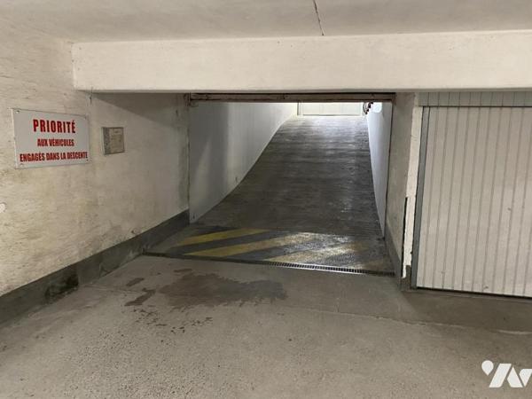 GARAGE  DOUBLE EN SOUS-SOL