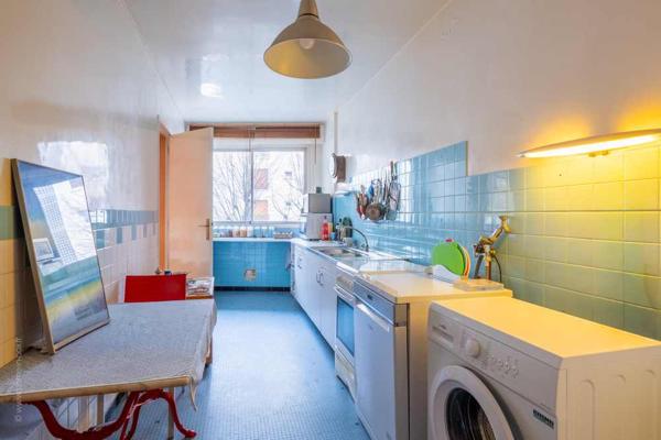 Neuilly-sur-Seine (92200) Pont de Neuilly - au calme et orienté Sud-Ouest appartement de 102m2 avec son balcon filant.