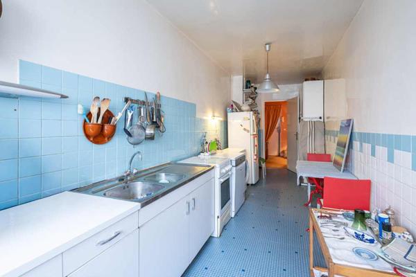 Neuilly-sur-Seine (92200) Pont de Neuilly - au calme et orienté Sud-Ouest appartement de 102m2 avec son balcon filant.