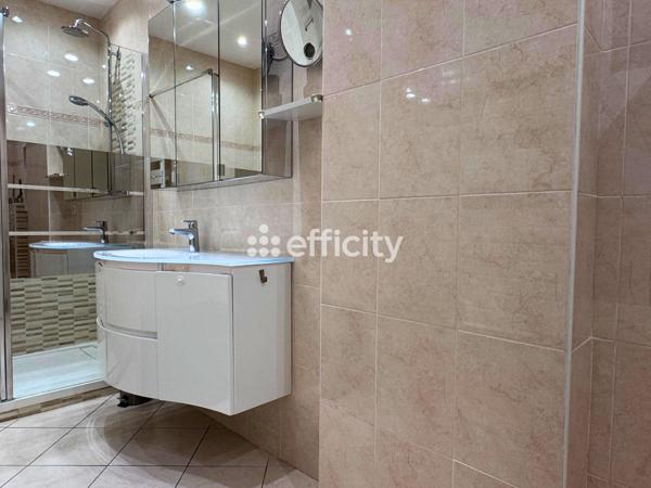 Appartement
         4 pièces
        - 85 m² Bien prestige 719 000 € *