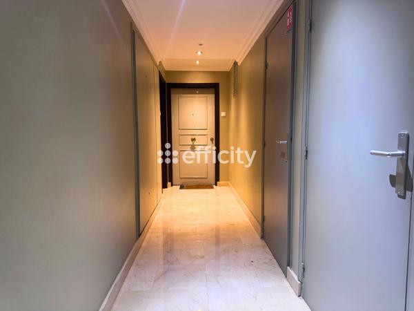 Appartement
         4 pièces
        - 85 m² Bien prestige 719 000 € *