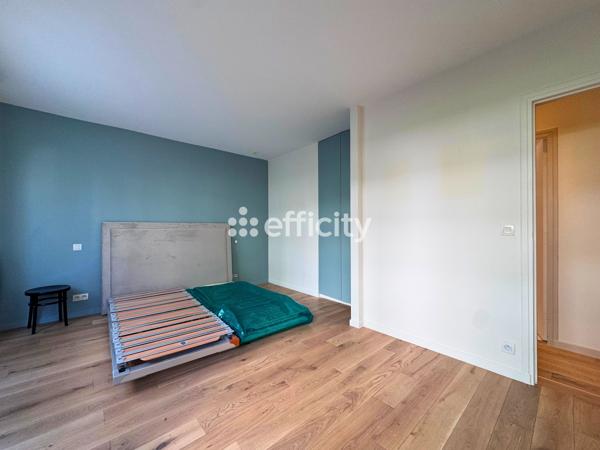 Appartement
         4 pièces
        - 85 m² Bien prestige 719 000 € *