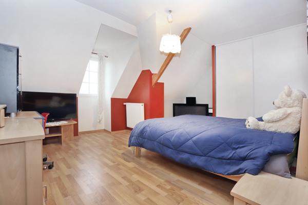 Acigné (35690) A ACIGNE, IMPLANTEE SUR UN TERRAIN DE 1332 M2, BELLE MAISON AVEC DEPENDANCE