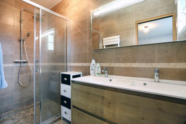 Acigné (35690) A ACIGNE, IMPLANTEE SUR UN TERRAIN DE 1332 M2, BELLE MAISON AVEC DEPENDANCE