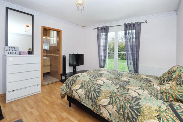 Acigné (35690) A ACIGNE, IMPLANTEE SUR UN TERRAIN DE 1332 M2, BELLE MAISON AVEC DEPENDANCE