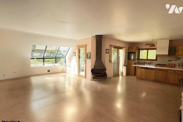 A vendre maison à  Moëlan-sur-Mer (29) 

Découvrez cette maison contemporaine idéalement situ...
