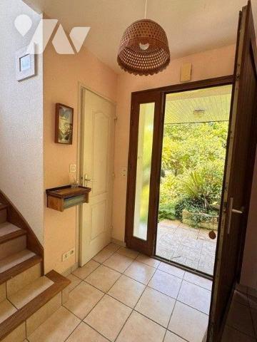 A vendre maison à  Moëlan-sur-Mer (29) 

Découvrez cette maison contemporaine idéalement situ...
