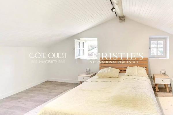 À vendre Ascain - Maison de caractère avec piscine au cœur du village