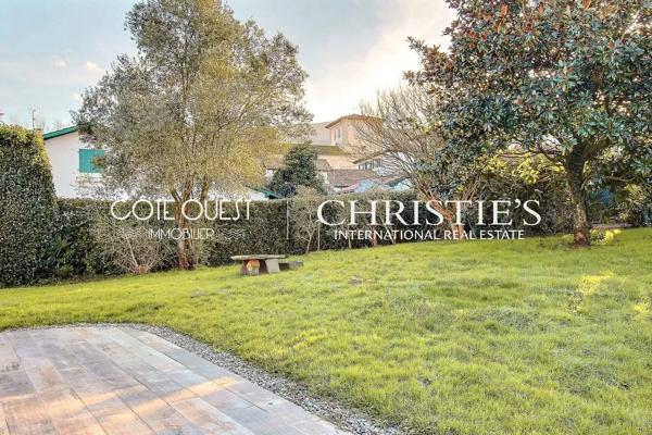 À vendre Ascain - Maison de caractère avec piscine au cœur du village