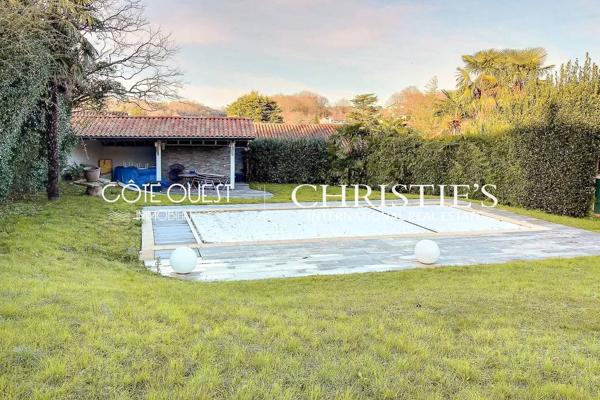 À vendre Ascain - Maison de caractère avec piscine au cœur du village