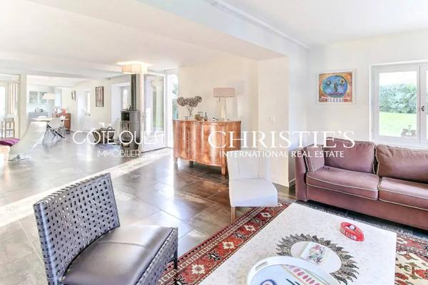 À vendre Ascain - Maison de caractère avec piscine au cœur du village