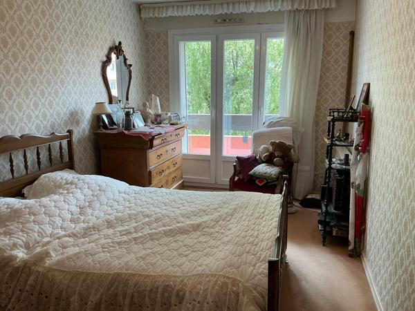 Appartement 96 M2, 4 pièces ,3 chambres,balcon terrasse