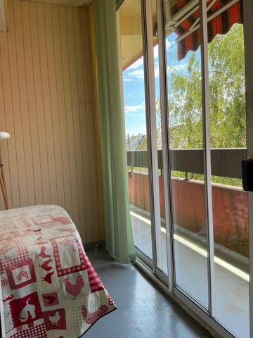 Appartement 96 M2, 4 pièces ,3 chambres,balcon terrasse