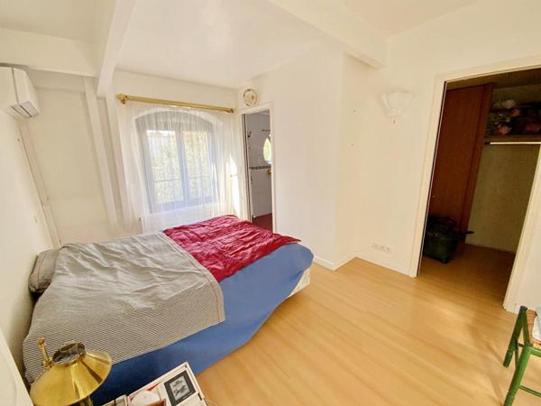 Exclusivité - Maison familiale avec piscine intérieure - Quartier pavillonnaire