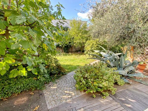 Exclusivité - Maison familiale avec piscine intérieure - Quartier pavillonnaire