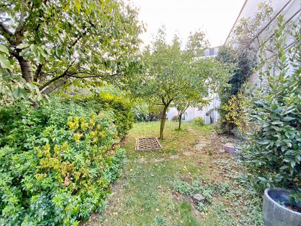 Exclusivité - Maison familiale avec piscine intérieure - Quartier pavillonnaire