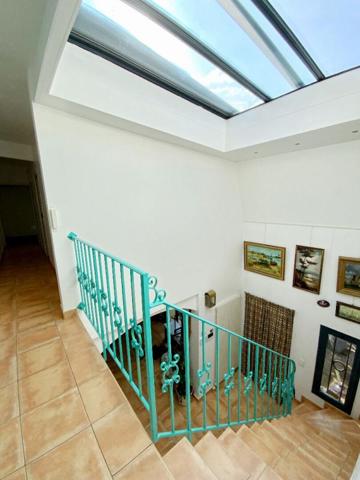 Exclusivité - Maison familiale avec piscine intérieure - Quartier pavillonnaire