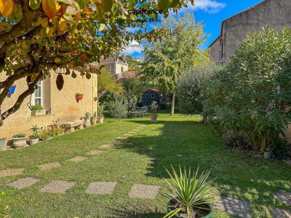 Maison à vendre 7 pièces PUY L'EVEQUE (46) Maison + maison d'amis + grange sur terrain de 953m2