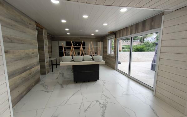 Immeuble à vendre    6 pièces • 293 m2 Alès