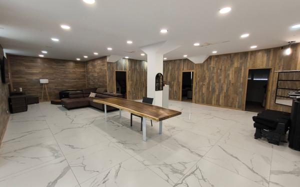 Immeuble à vendre    6 pièces • 293 m2 Alès