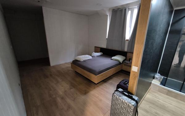 Immeuble à vendre    6 pièces • 293 m2 Alès