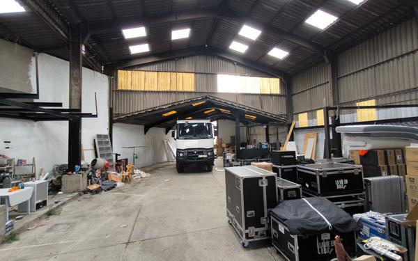 Immeuble à vendre    6 pièces • 293 m2 Alès