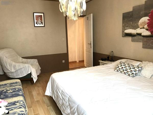 Maison de ville à vendre à Saint-Georges-du-Rosay dans la Sarthe (72110), ref : 079/2003