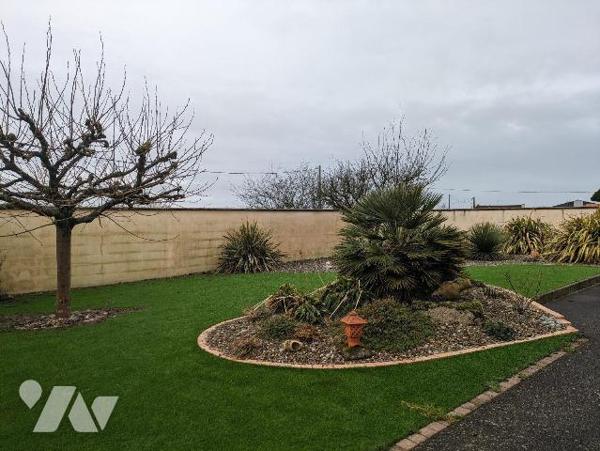 LES HERBIERS - Maison de 105 m² habitable et 105 m² en sous-sol, idéalement située au calme d'u...