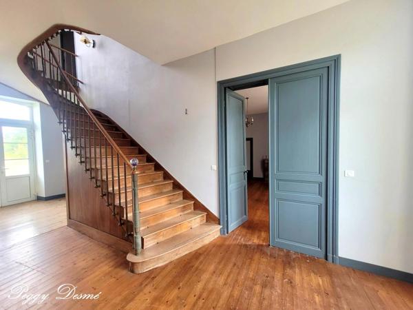 Propriété à vendre 14 pièces SAINT JEAN D'ANGELY (17) - Ancien domaine viticole, Bâti de 940 m2, Maison de maître, Dépendances.