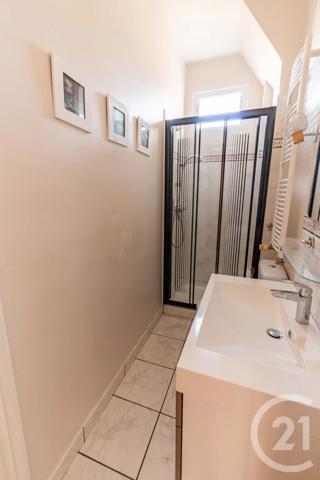 Appartement T3 à vendre  3 pièces - 67,50 m 2   LAVAL  - 53