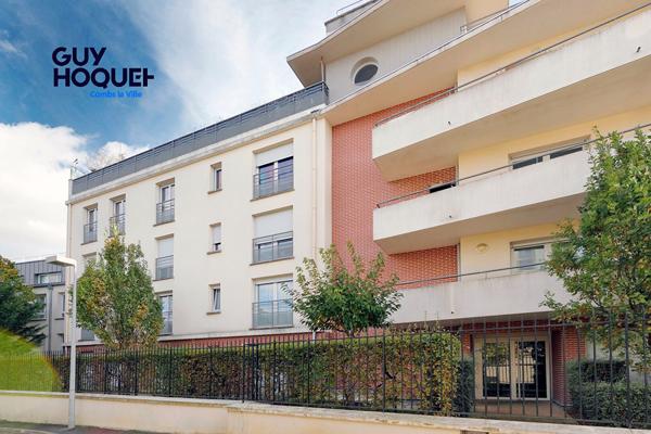 À vendre : Appartement 2 pièces à COMBS LA VILLE avec terrasse et garage fermé