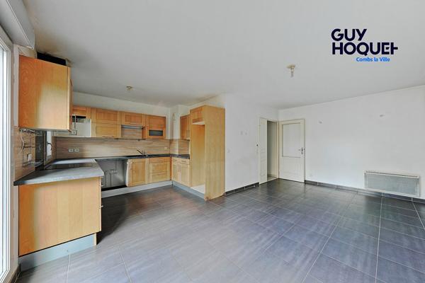 À vendre : Appartement 2 pièces à COMBS LA VILLE avec terrasse et garage fermé