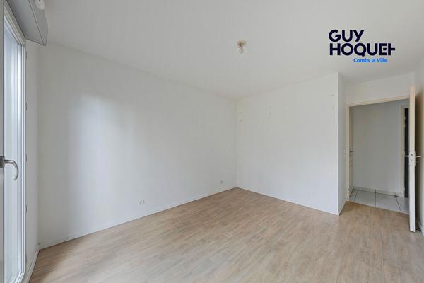 À vendre : Appartement 2 pièces à COMBS LA VILLE avec terrasse et garage fermé