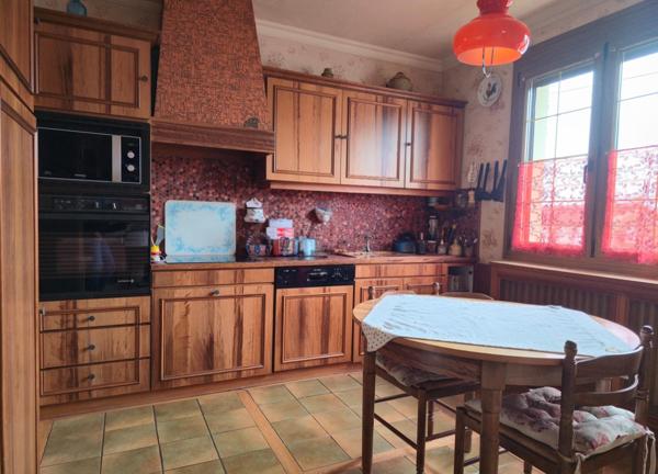 Maison lumineuse avec SOUS-SOL & VÉRANDA