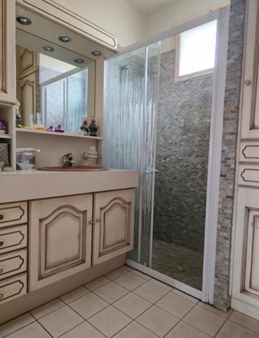 Maison lumineuse avec SOUS-SOL & VÉRANDA