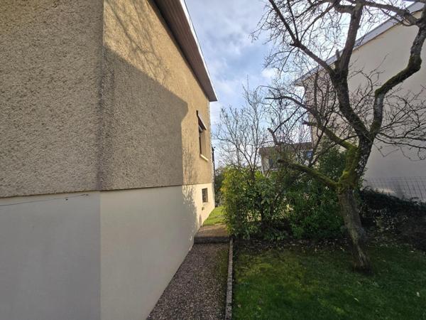 Maison lumineuse avec SOUS-SOL & VÉRANDA