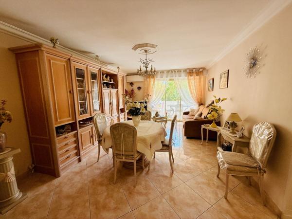 Appartement 2 pièces avec terrasse  Viager occupé  Cavalaire-sur-Mer