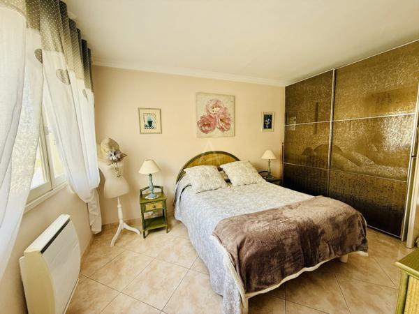 Appartement 2 pièces avec terrasse  Viager occupé  Cavalaire-sur-Mer