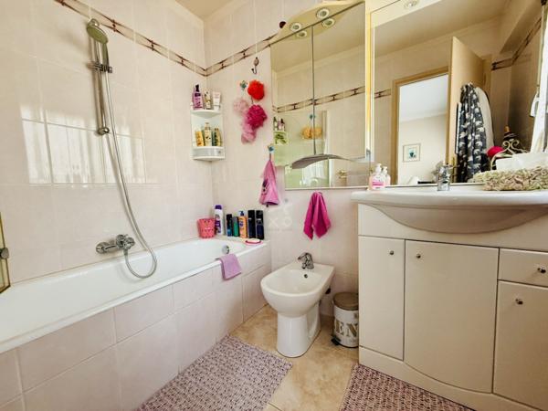 Appartement 2 pièces avec terrasse  Viager occupé  Cavalaire-sur-Mer