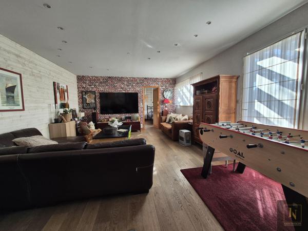 Maison
                                                                                                                                                                                                                                                                                                                        8 pièce(s)                                                                                                                                                                                                          6 chambre(s)                                                                                                                                                                                                          208  m²