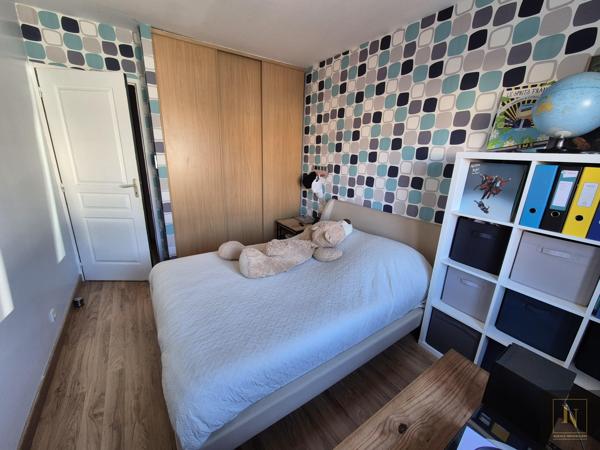 Maison
                                                                                                                                                                                                                                                                                                                        8 pièce(s)                                                                                                                                                                                                          6 chambre(s)                                                                                                                                                                                                          208  m²