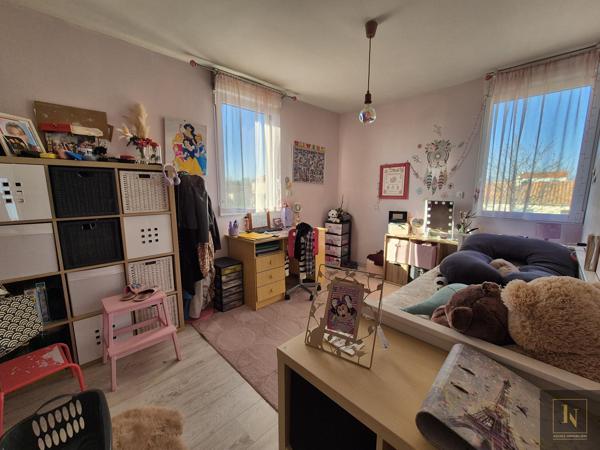 Maison
                                                                                                                                                                                                                                                                                                                        8 pièce(s)                                                                                                                                                                                                          6 chambre(s)                                                                                                                                                                                                          208  m²
